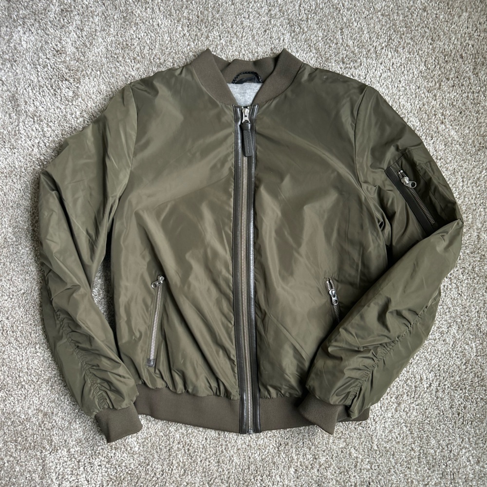 Green Bomber Jacket with Ribbed Cuffs and Collar